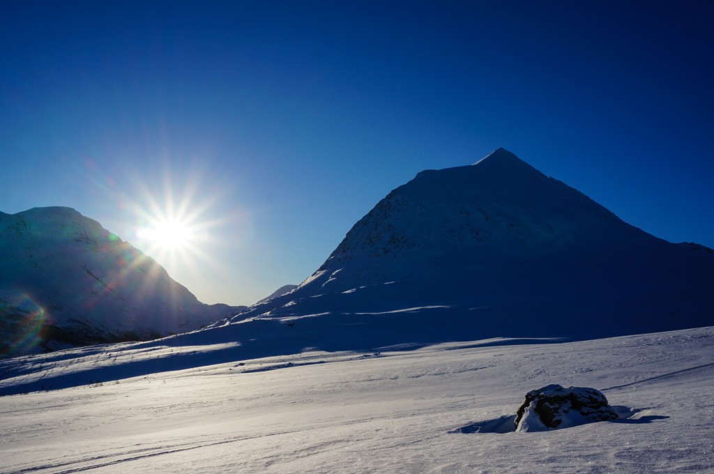 Cold and clear morning in the Lyngen alps. Photo: Jimmy Halvardsson